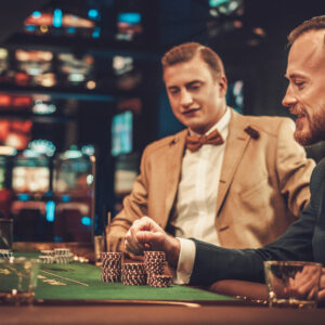 Organiser un tournoi de poker de casino : guide